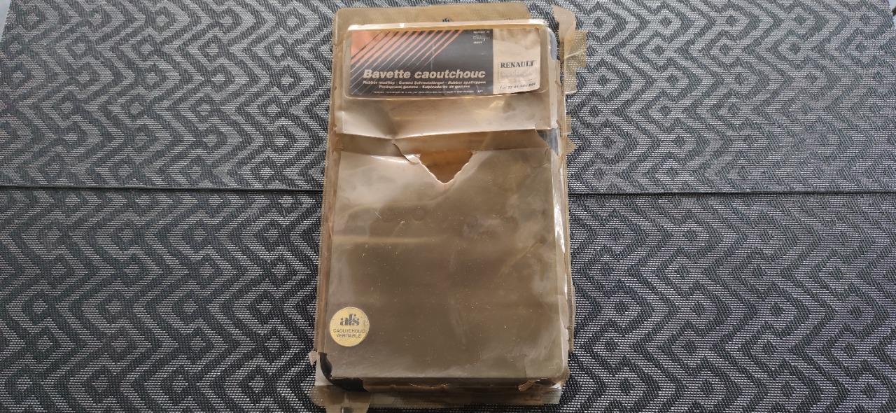 Bavettes avant RENAULT 25 (R25) LesAnciennes.com