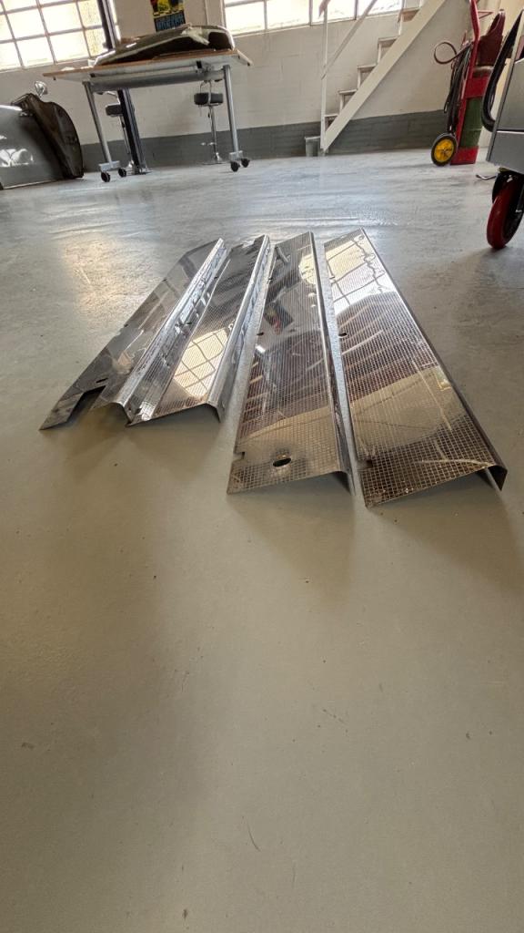 Enjoliveurs de Bas de Porte DS Pallas LesAnciennes.com