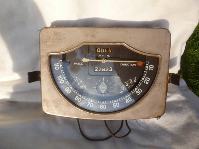 RENAULT Juvaquatre:compteur +jauges:JAEGER LesAnciennes.com