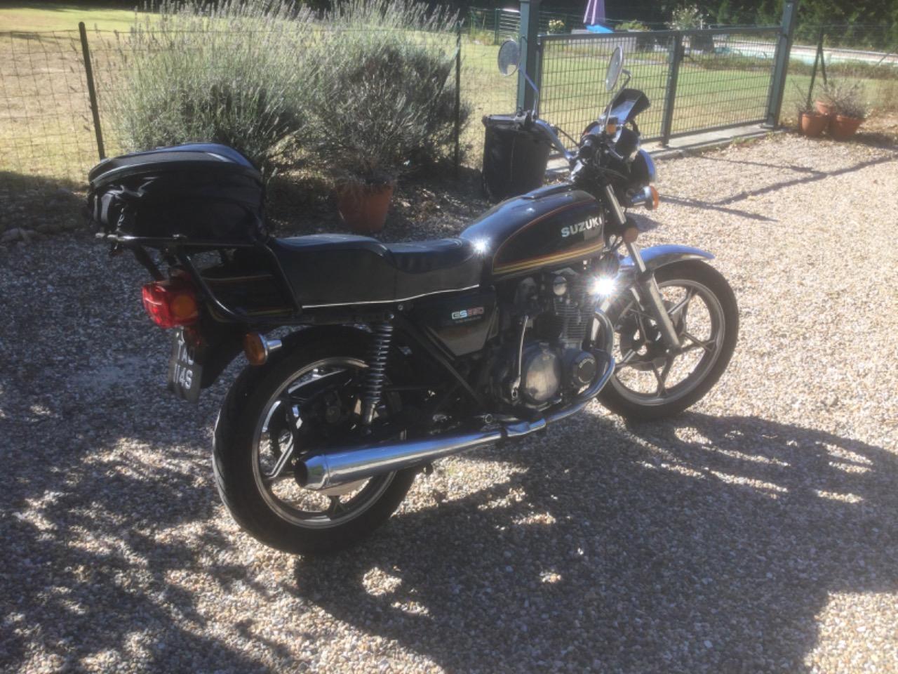 SUZUKI GS 550 - 1978 LesAnciennes.com