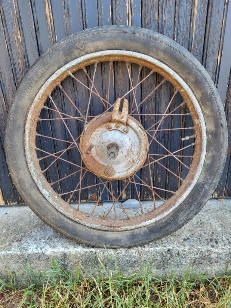 Roue av à broche 19 pouces MONET GOYON M2V LesAnciennes.com