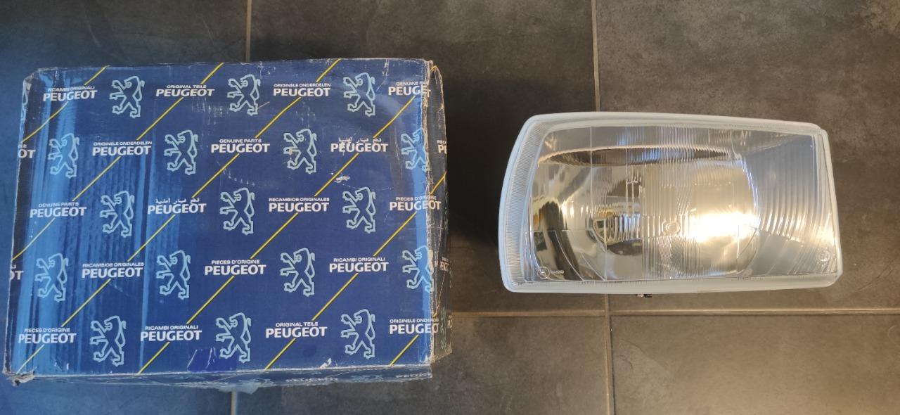 Phare droit CIBIE PEUGEOT 504 berline et break LesAnciennes.com
