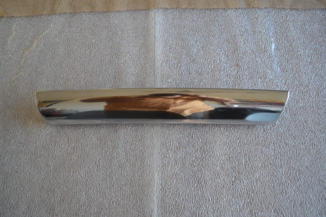 Pare-chocs central AR G PEUGEOT 404 BREAK LesAnciennes.com