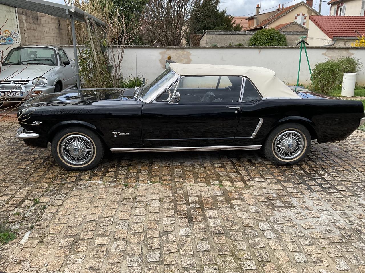 FORD Mustang 289 ci cabriolet - 1965 LesAnciennes.com