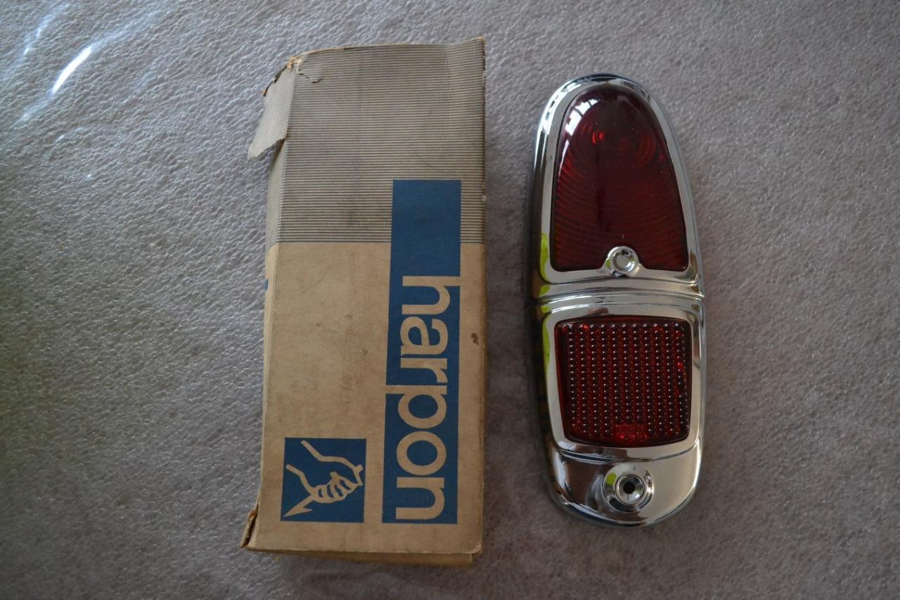 Couvercle complet feu AR DT PEUGEOT 403 LesAnciennes.com