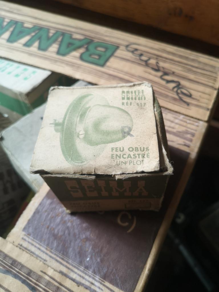 Feu obus encastré clignotante seima LesAnciennes.com