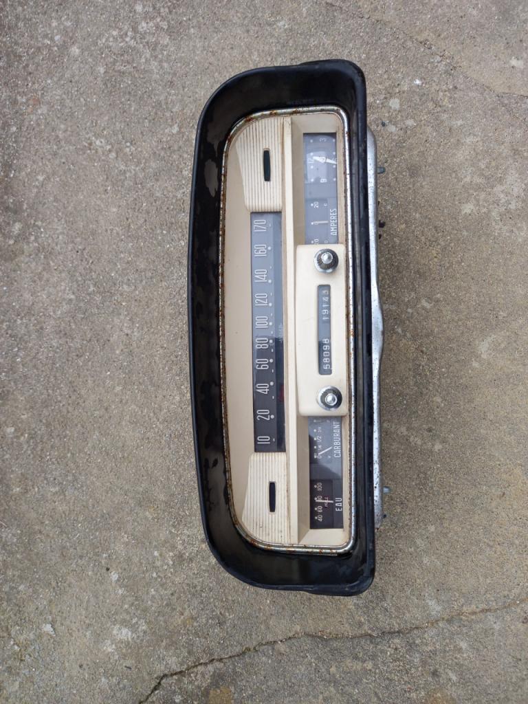 Compteur PEUGEOT 404 LesAnciennes.com