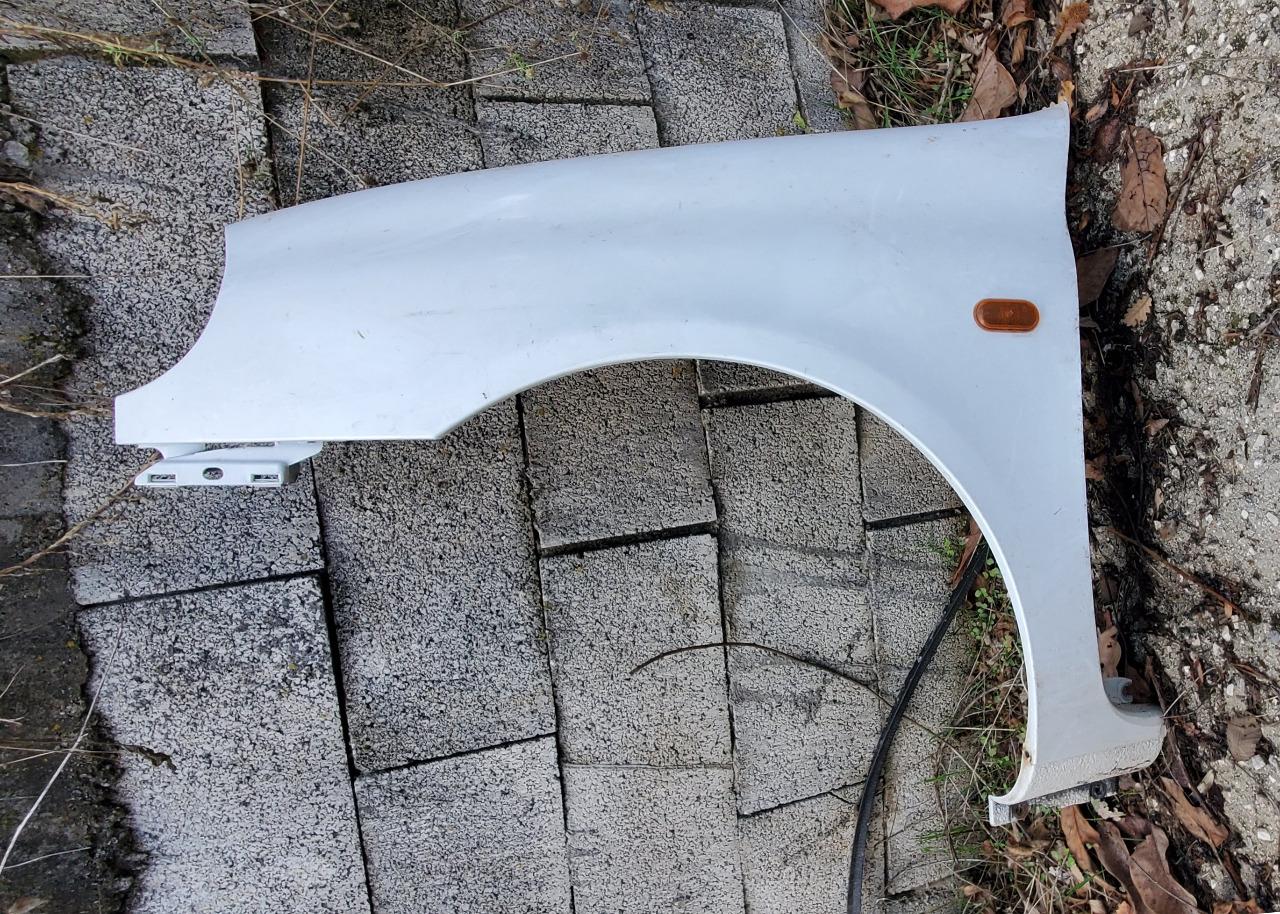 Aile avant gauche RENAULT CLIO 2 phase 1 LesAnciennes.com