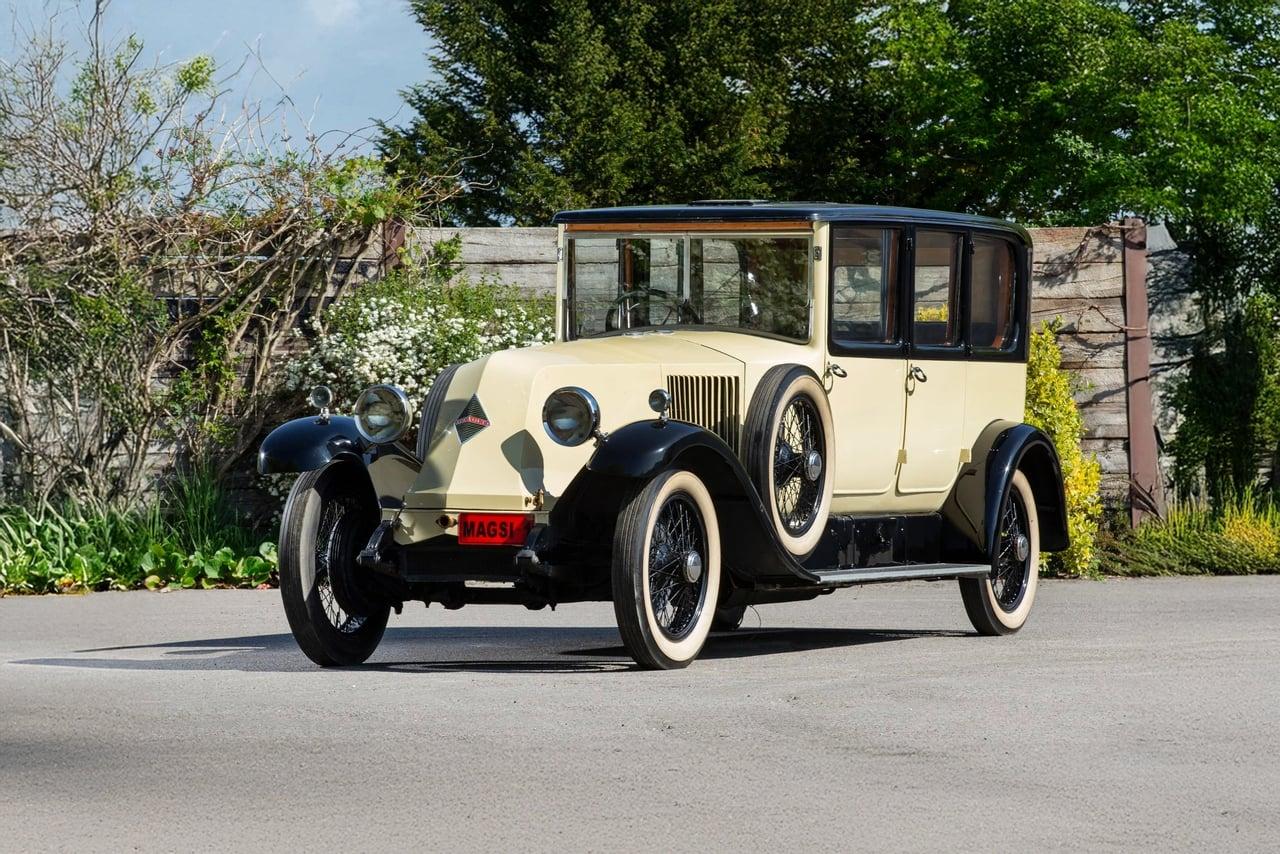 1925 Renault 40CV Type MC Limousine by Windover LesAnciennes.com