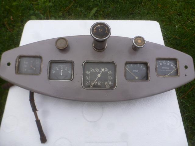 PEUGEOT 201:instruments,compteur ,jauges:O.S LesAnciennes.com