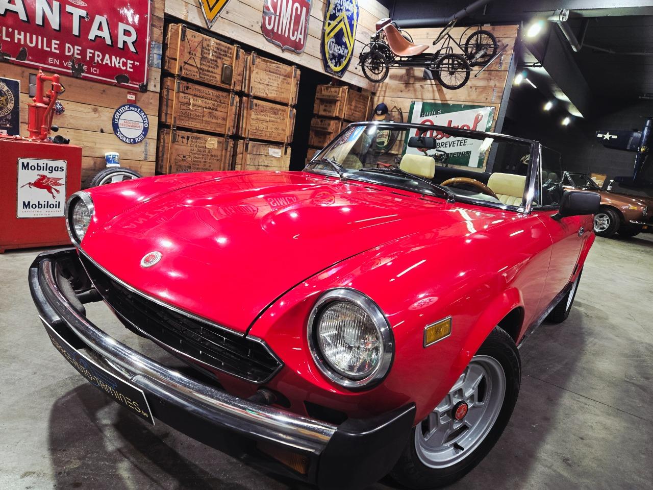 FIAT 124 Spider 2.0 injection - 1983 LesAnciennes.com