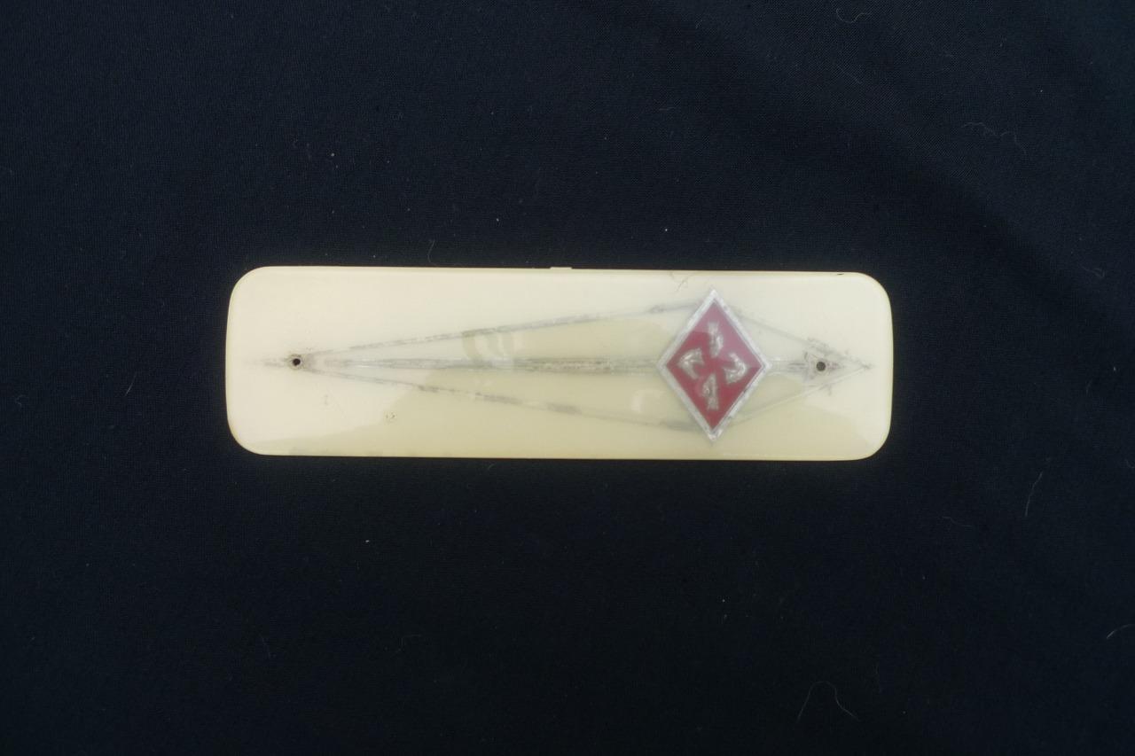 Plaque Cache Auto Radio RENAULT 4CV LesAnciennes.com