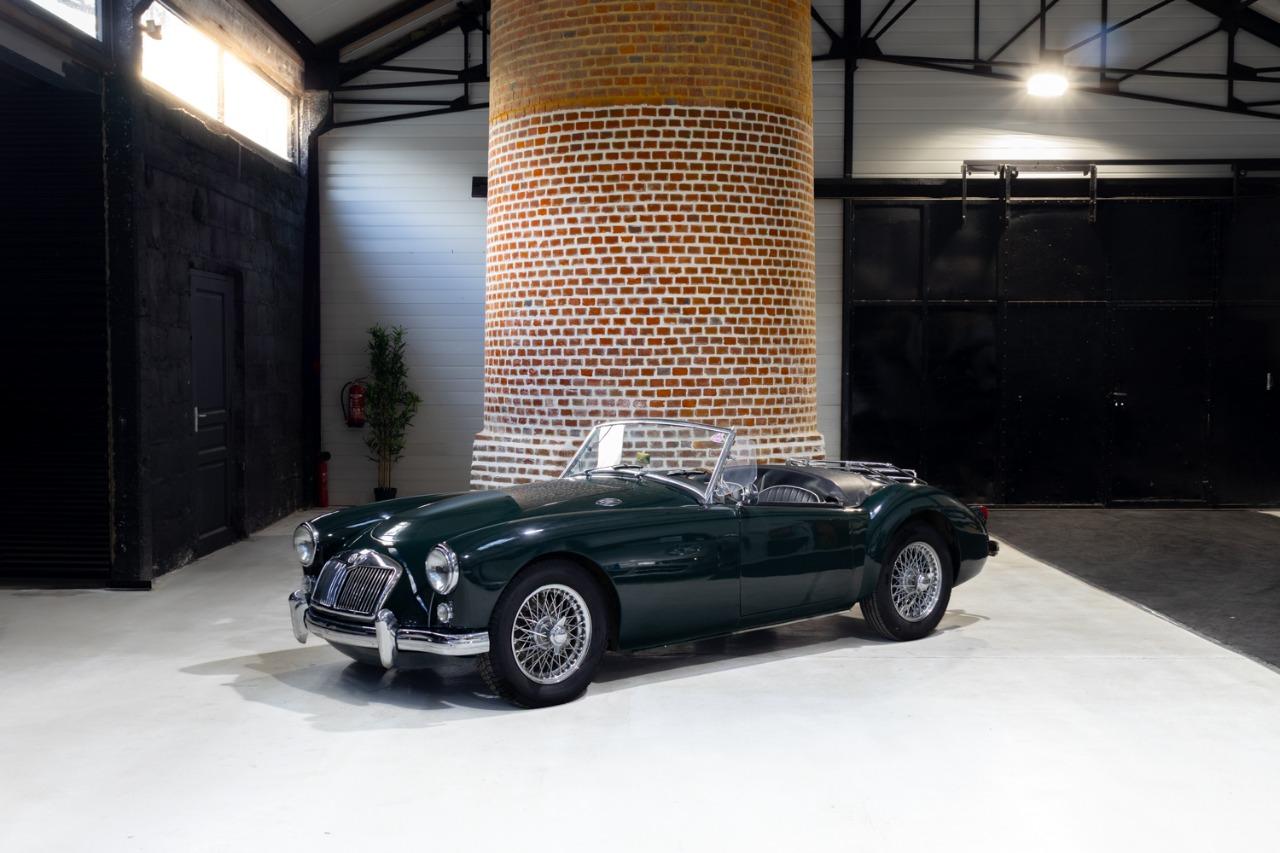 MG Roadster - 1960 LesAnciennes.com