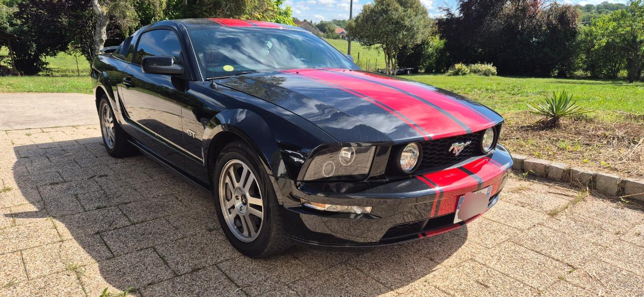 FORD Mustang - 2005 LesAnciennes.com