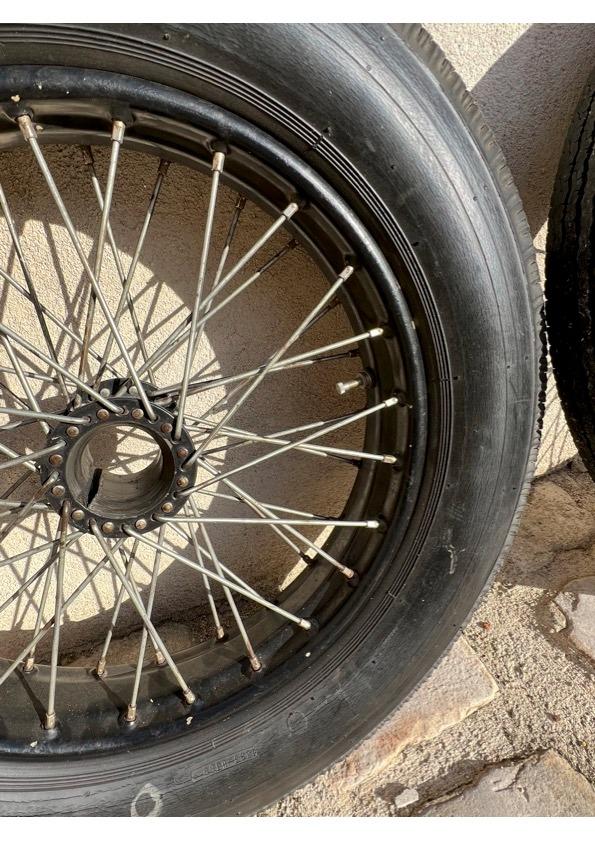 Jeu De Roues De Vélo 12 Chromées - 52 Rayons 14G, Pneus Whitewall Jeu De Roues De Vélo 12 Chromées - 52 Rayons 14G, Pneus Whitewall