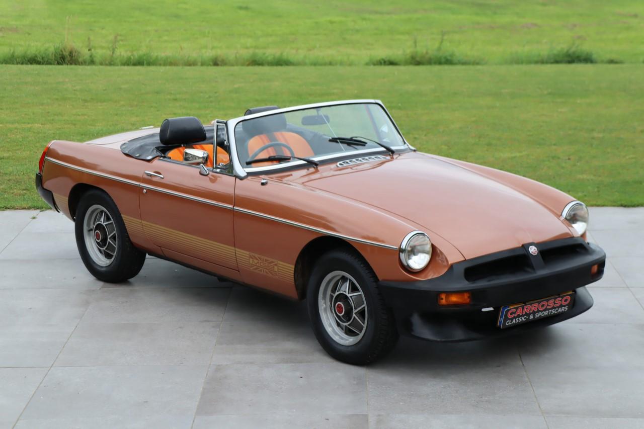 MG B Roadster - 1981 LesAnciennes.com