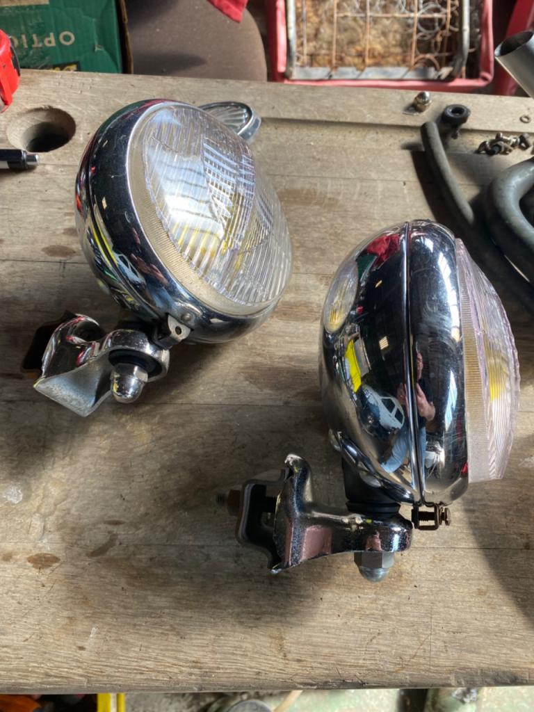 PEUGEOT 203, phares longues portées avec supports LesAnciennes.com