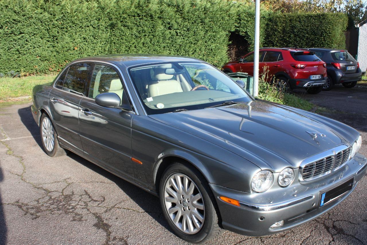 JAGUAR XJ 8 Superbe-X350-4.2L - 2004 LesAnciennes.com