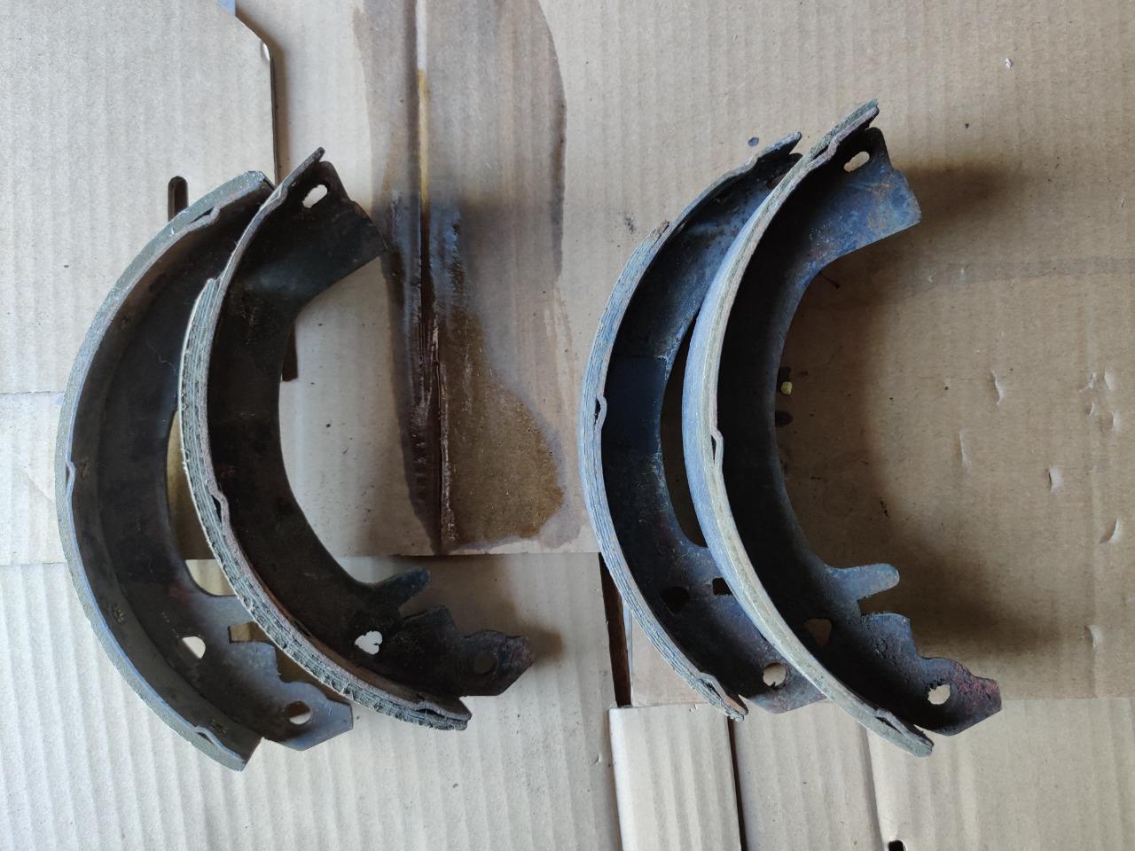 Jeu de mâchoires de freins arrière SIMCA 1100 LesAnciennes.com