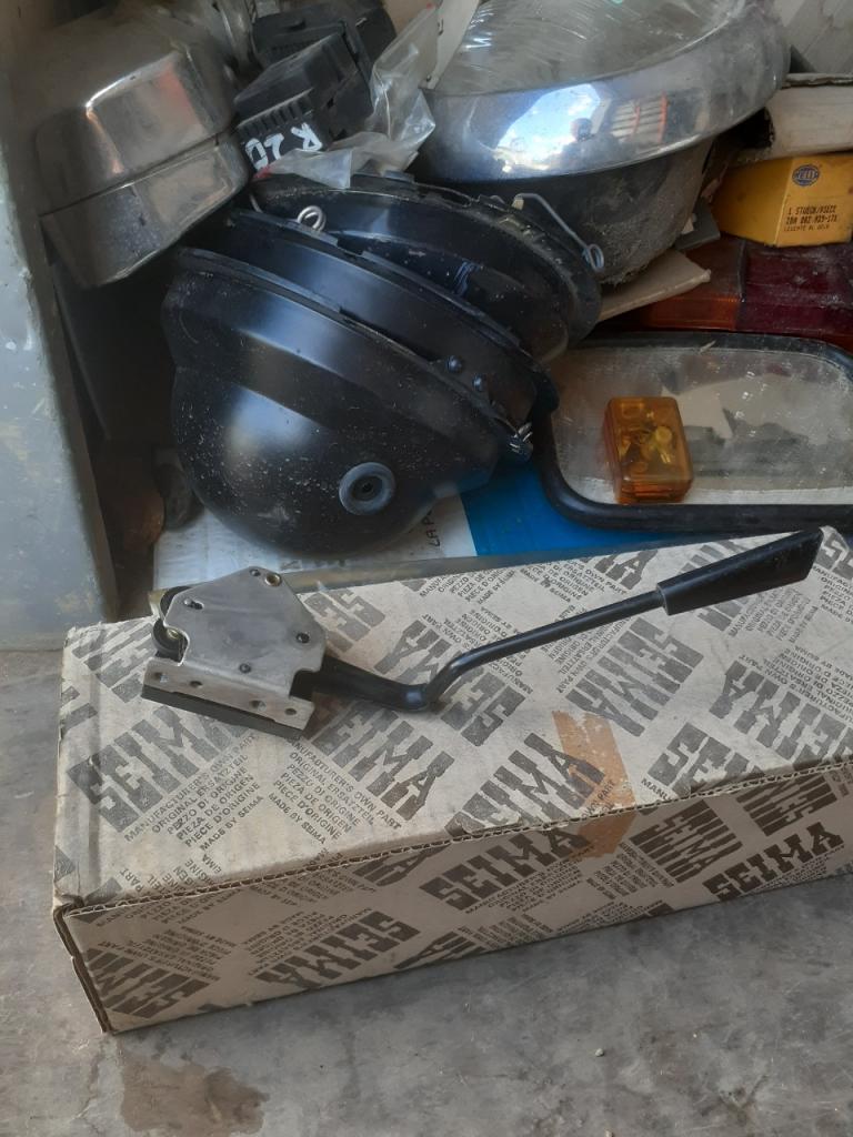 Commodo PEUGEOT 305 LesAnciennes.com