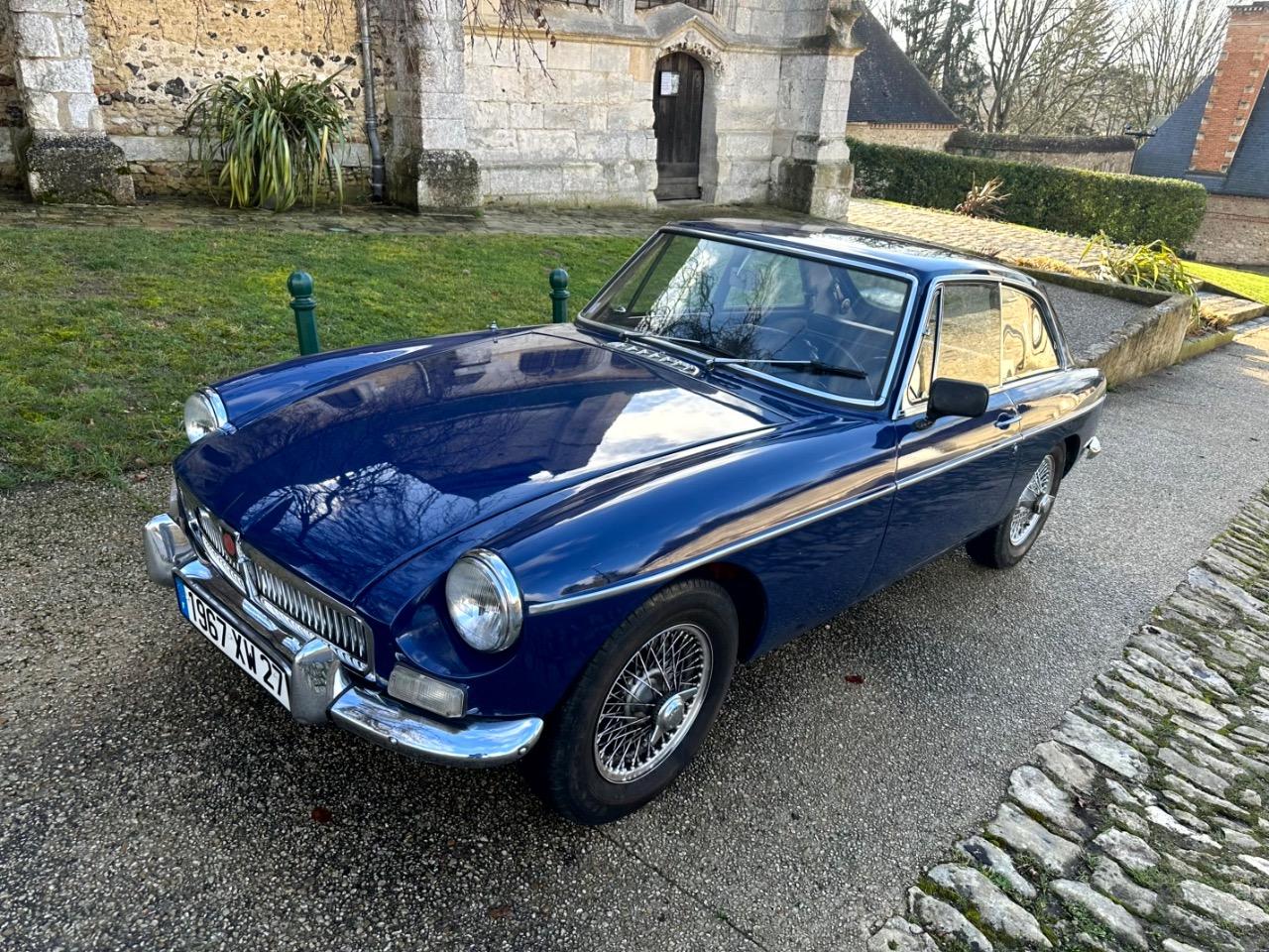 MG MGB GT - 1967 LesAnciennes.com
