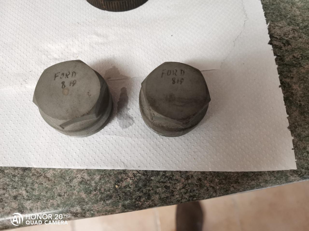 Bouchons de roue Ford 8cv LesAnciennes.com