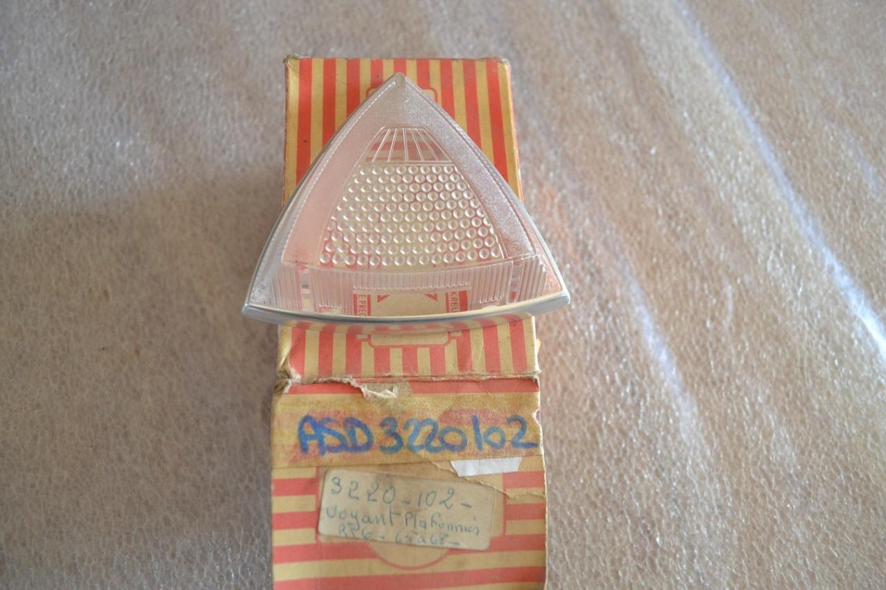 Cabochon de plafonnier RENAULT 6 (R6), neuf LesAnciennes.com