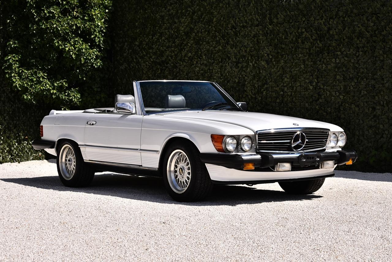 1989 Mercedes-Benz R107 560SL Convertible 5,6L V8 LesAnciennes.com
