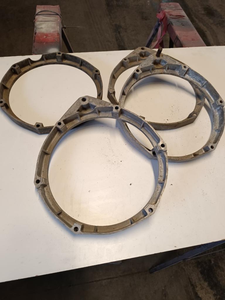 Panhard entretoise LesAnciennes.com