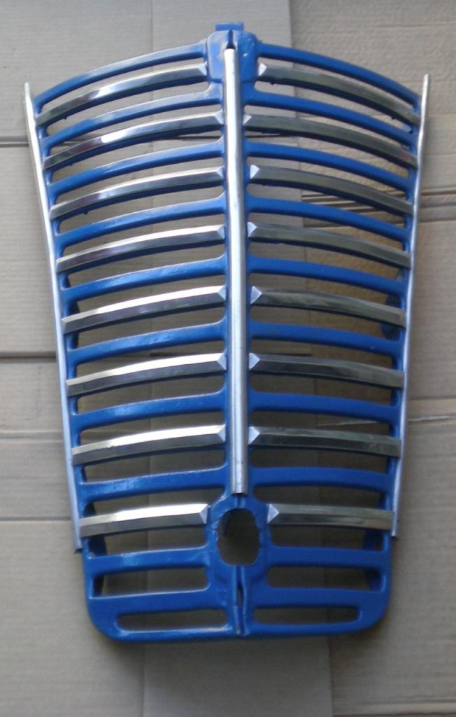 FIAT 1100 e grille avant LesAnciennes.com