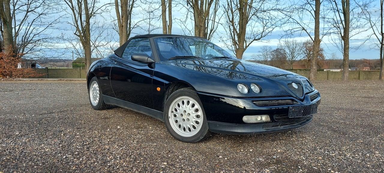 1997 Alfa Romeo Spider 2.0 Twin Spark 916 LesAnciennes.com