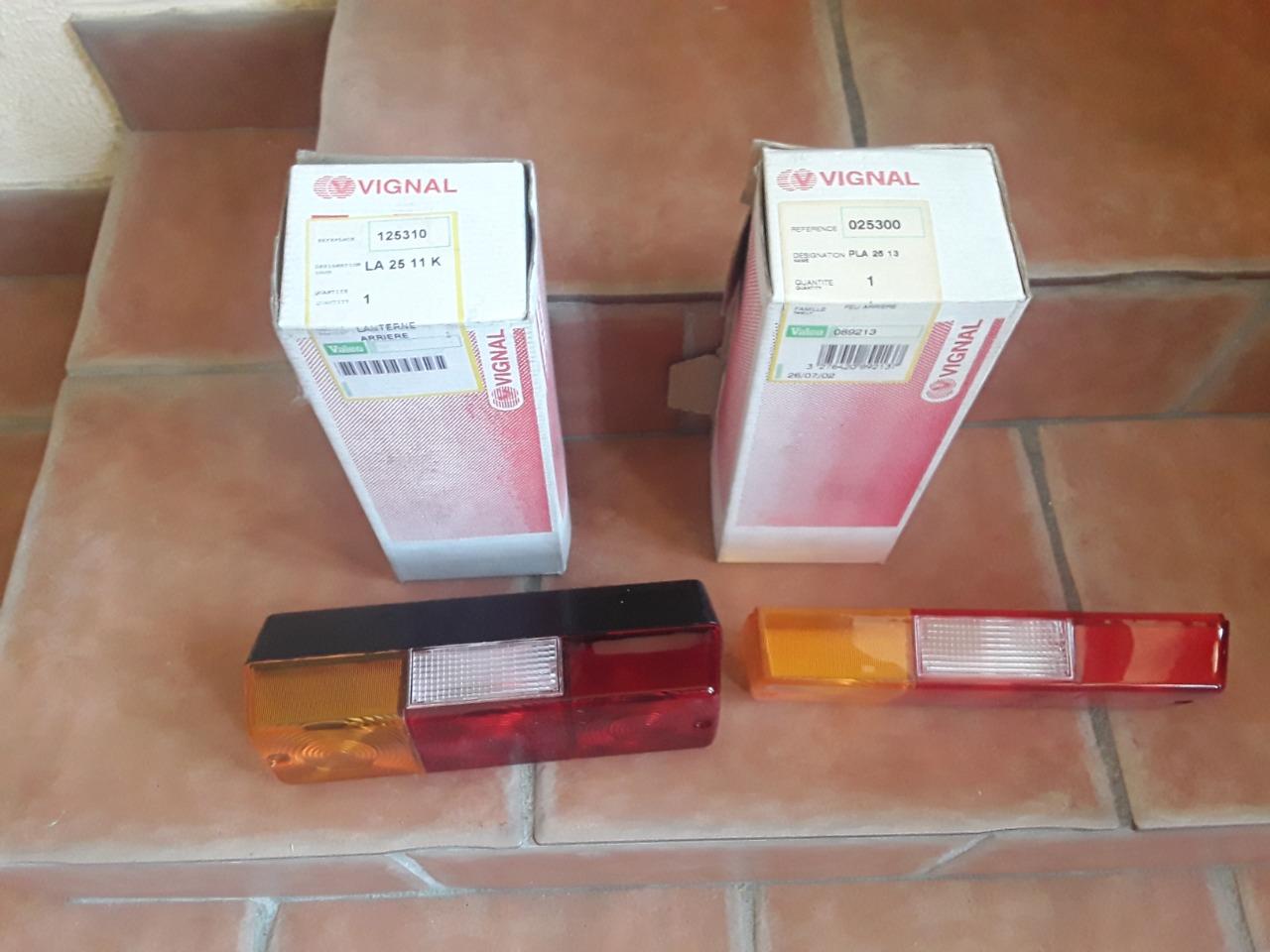 Feux VIGNAL arrière complet plus cabochon LesAnciennes.com