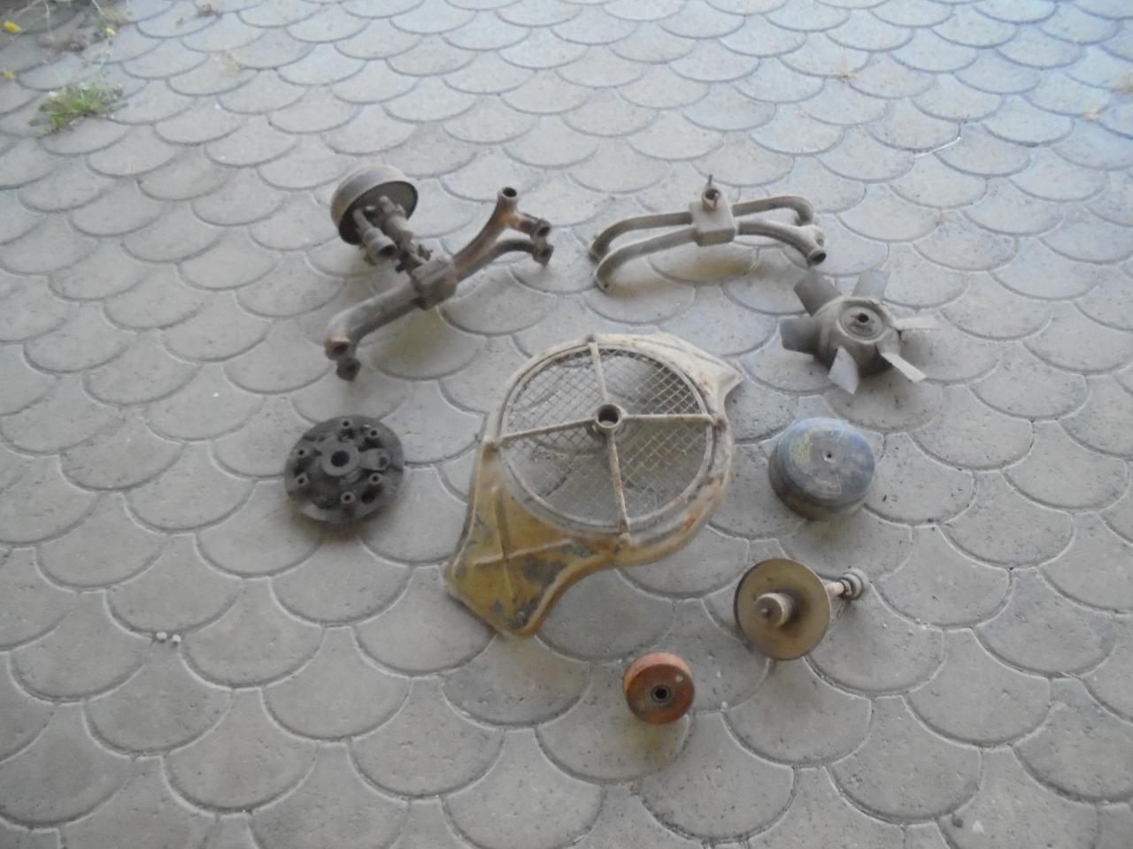 Lot de pièces CITROEN 2CV 4 LesAnciennes.com