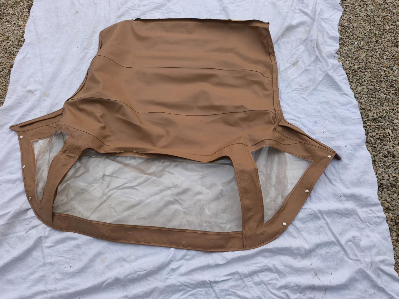 Capote TRIUMPH TR250 LesAnciennes.com