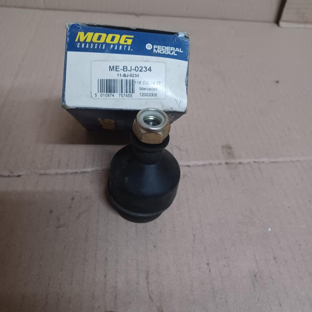 Rotule de suspension inférieure Mercedes W116 W123 LesAnciennes.com