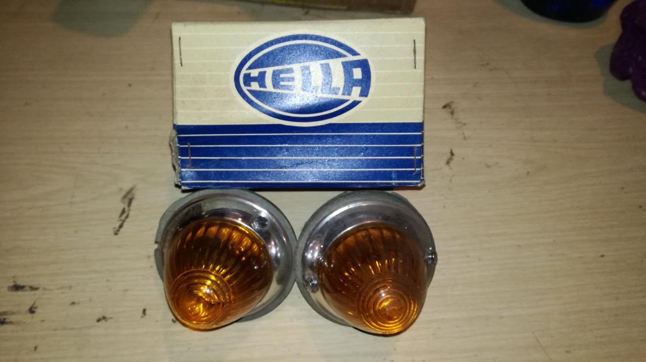 Borgward Isabella. Clignotants avant HELLA K12654 LesAnciennes.com