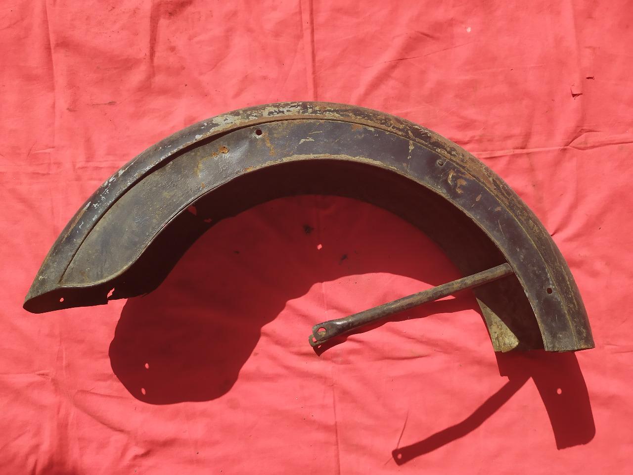 Garde boue arrière pour Motobecane R44 - R55 1936 LesAnciennes.com