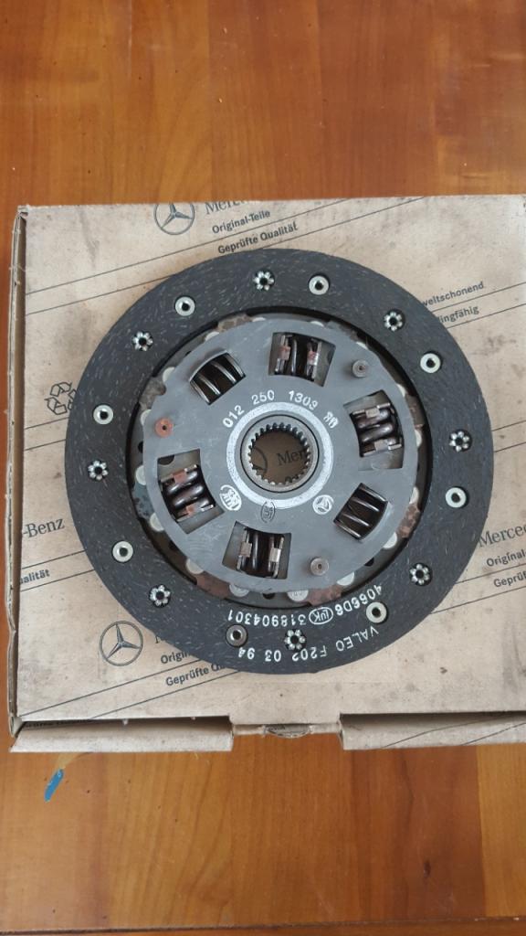 Disque d'embrayage neuf pour Mercedes 190D W201 LesAnciennes.com