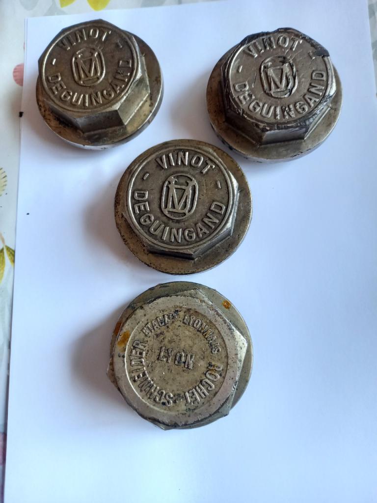 CACHES MOYEUX LesAnciennes.com