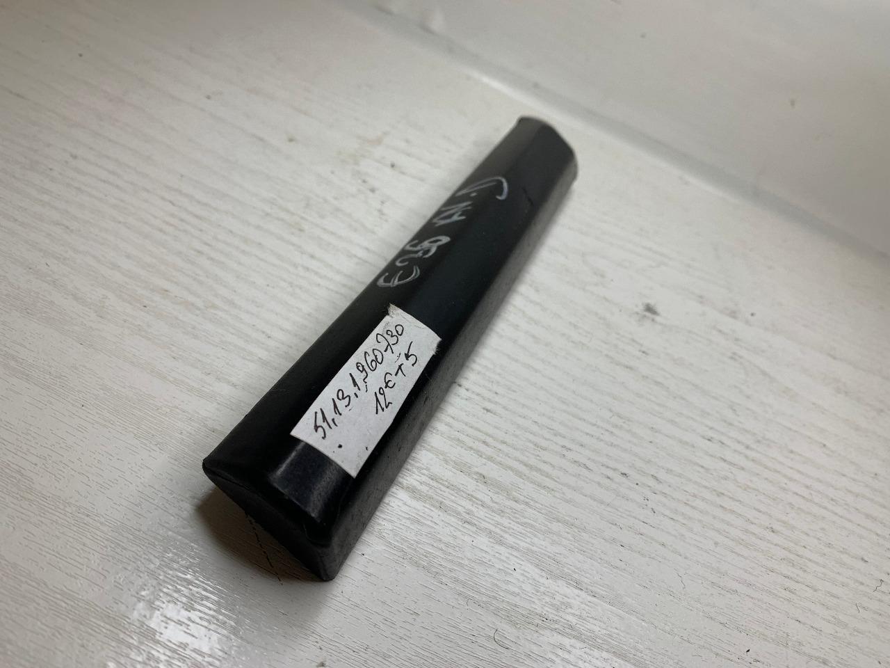 Moulure aile AV D BMW E 36 LesAnciennes.com