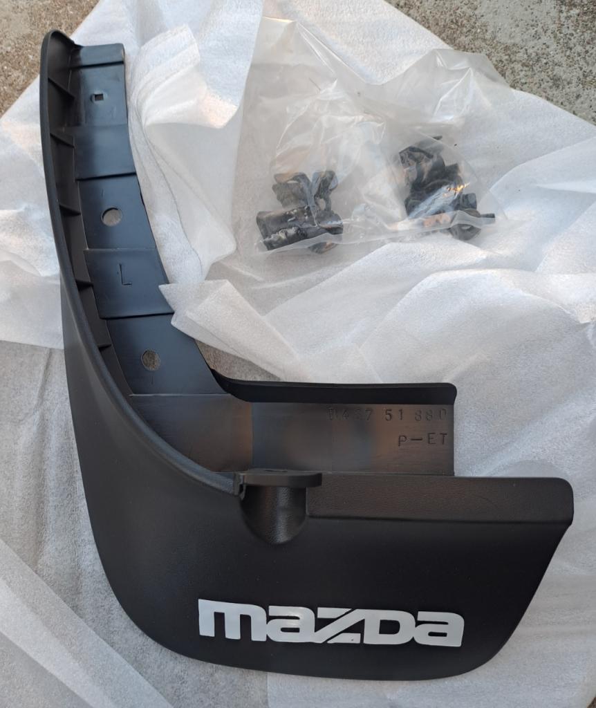Bavettes MAZDA 323 LesAnciennes.com