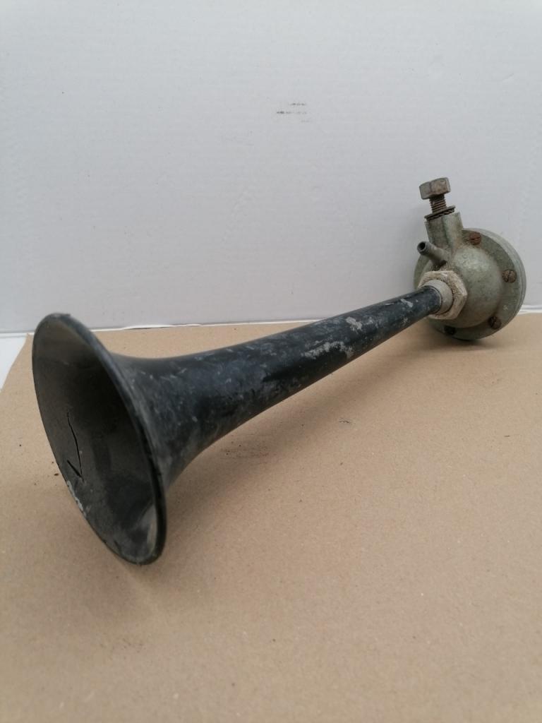 Klaxon à compresseur LesAnciennes.com