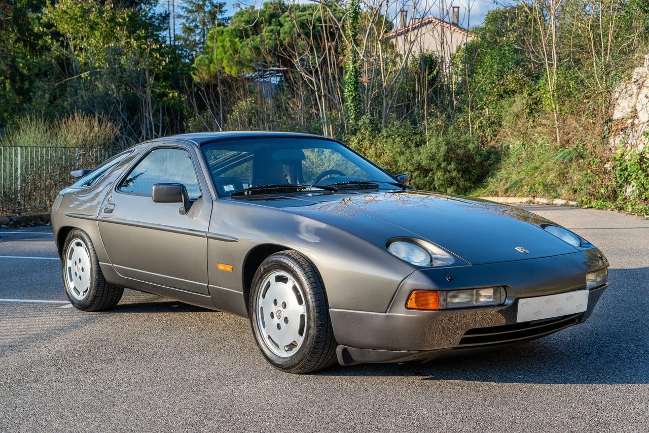 1989 Porsche 928 S4 LesAnciennes.com