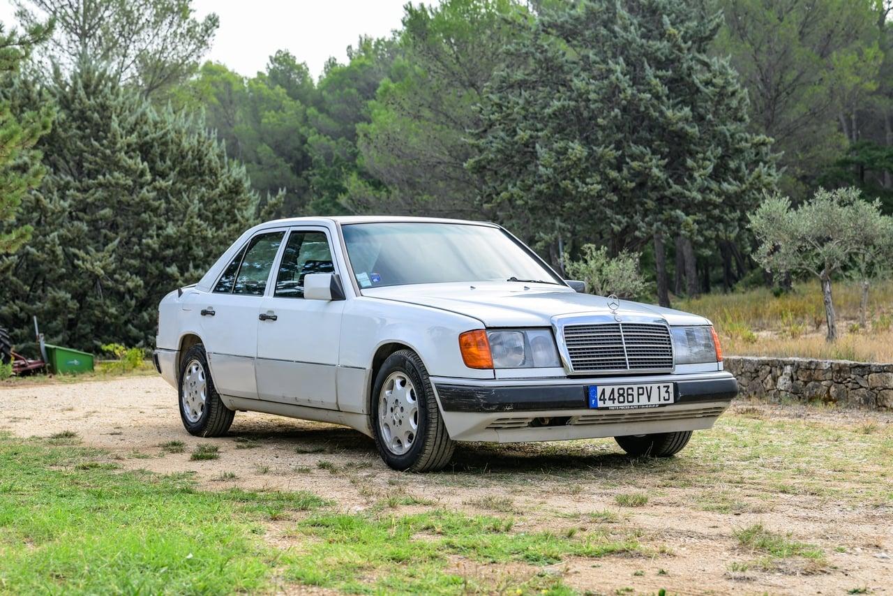 1990 Mercedes-Benz 300 D 3.5L Manual LesAnciennes.com