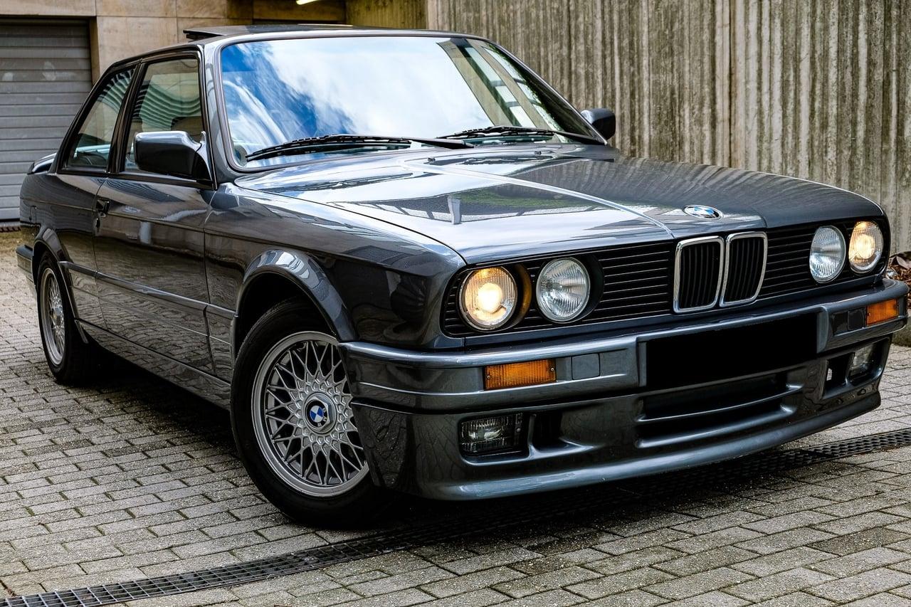 1989 BMW 325i E30 Coupé LesAnciennes.com