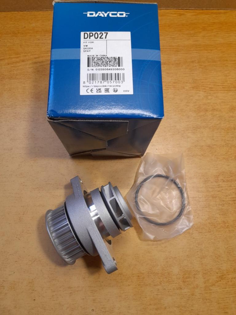Pompe a eau vw Golf III polo III Ibiza 1.4L 1.6L LesAnciennes.com