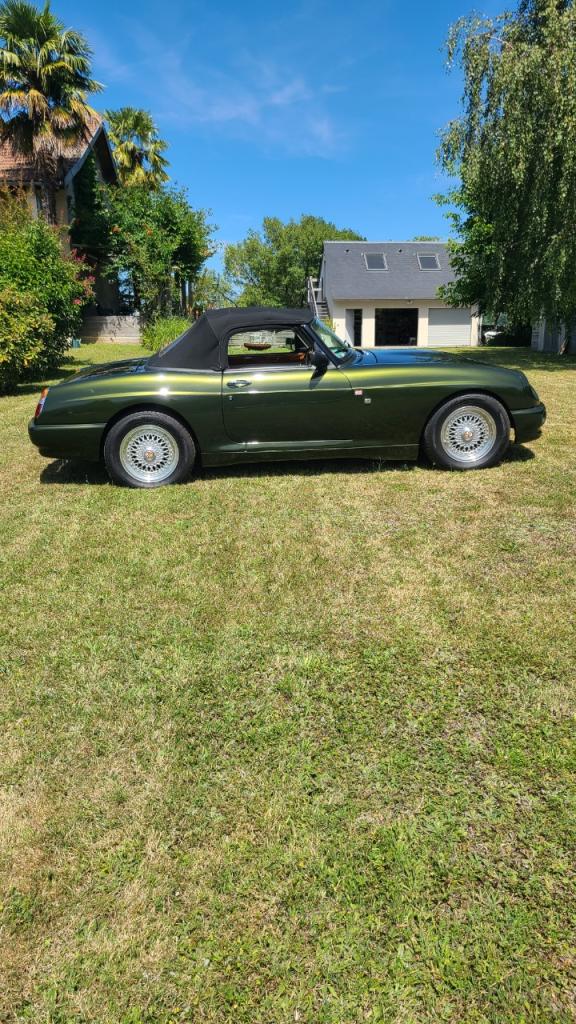 MG RV8 - 1995 LesAnciennes.com