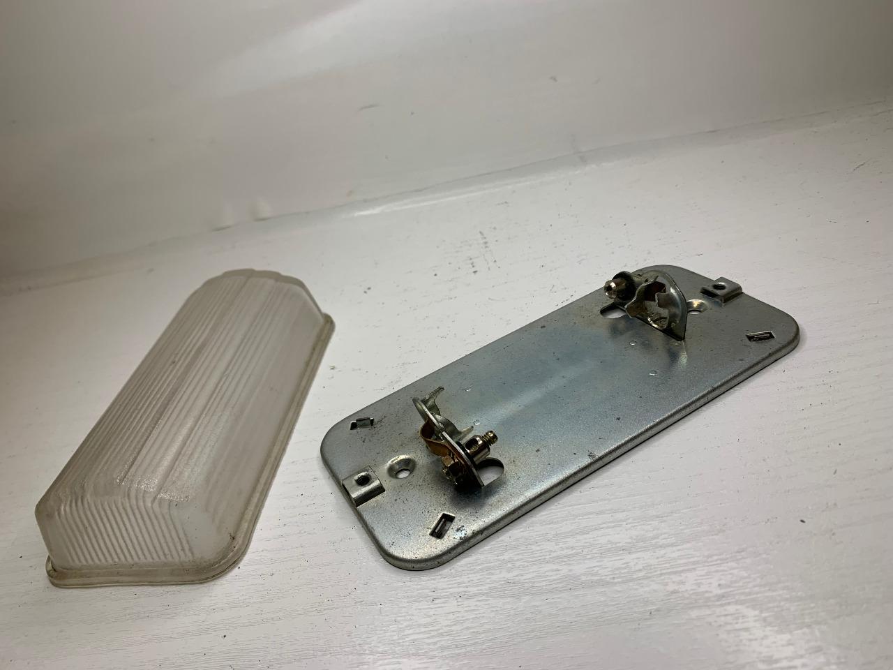 Plafonnier ancien voiture 1950/1960 divers LesAnciennes.com