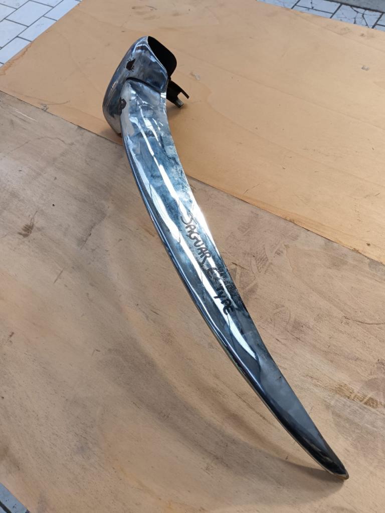 Pare-chocs avant Jaguar Type E LesAnciennes.com