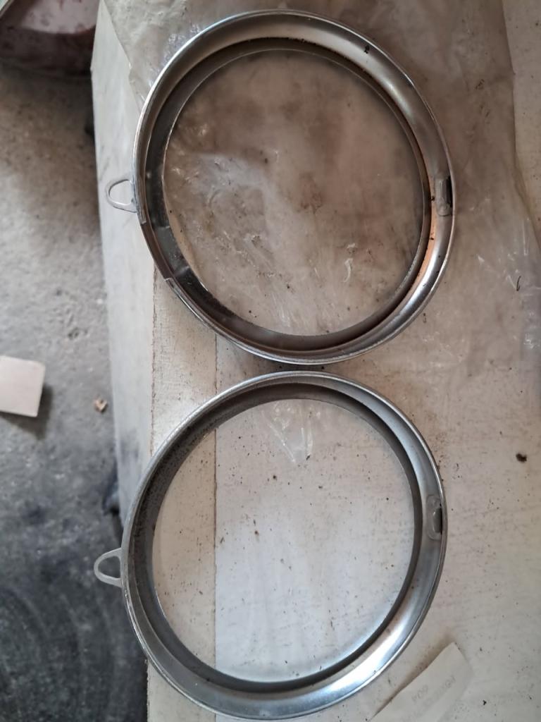 Enjoliveurs de phares pour RENAULT Dauphine LesAnciennes.com